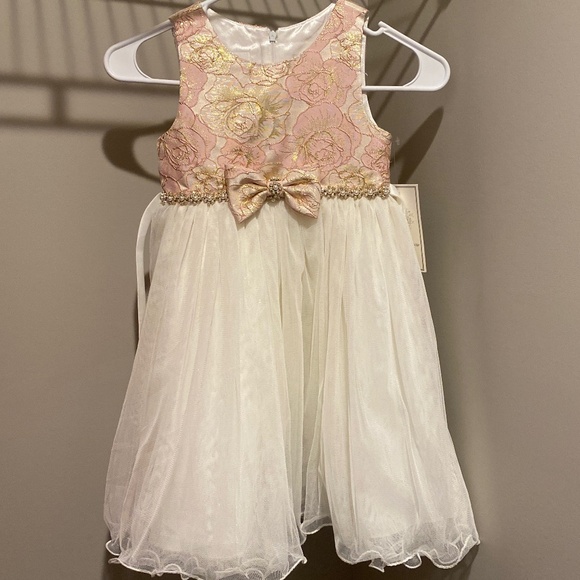 NWT STUNNING COUTURE PRINCESS CREAM PINK AND GOLD FORMAL DRESS